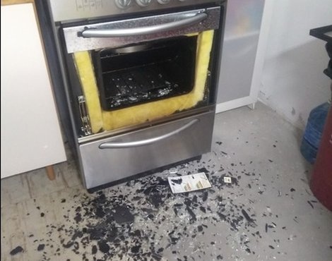 horno a gas y anafe eléctrico Domec con extractor Ecoclima