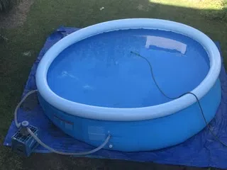 La pileta está deformada, parece una flan