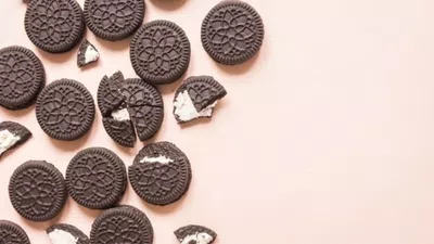 Me vinieron oreos sin crema y sin tapa