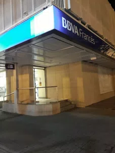 Banco francés no atiende nunca, cajero me comió la plata al hacer depósito