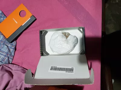 Me enviaron una piedra dentro de una caja de celular