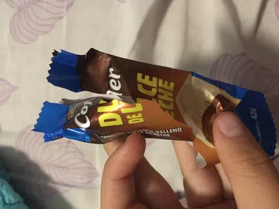 Chocolate blanco con dulce leche ( que en realidad no traía)