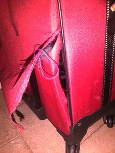 Destrozo de equipaje en vuelo en la empresa latam