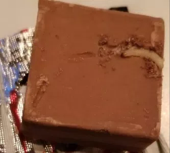 Chocolate con un gusano