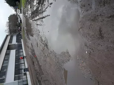 Calles totalmente rotas y abandonadas ....!!!