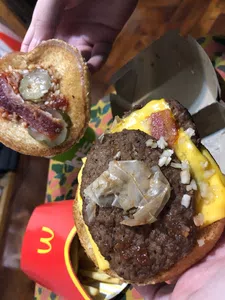 Plástico en hamburguesa