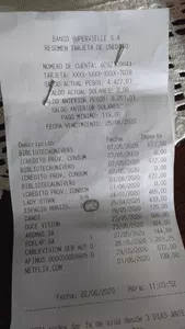 Sacando plata de mi tarjeta y no pedí su servicio