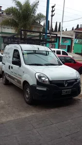 Kangoo nwp 676, bloqueando entrada de auto