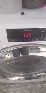 Ruido a turbinas y sale agua constantemente