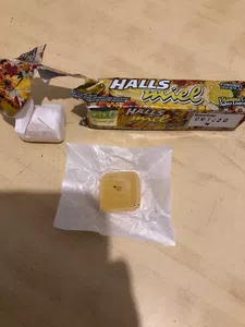 Gusano en caramelos