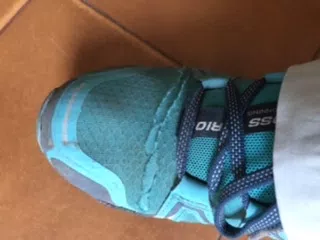 Zapatillas salomón rotas