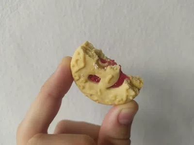 Gusano en galletita sonrisa