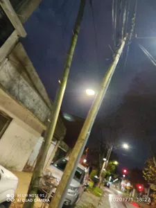 Poste en mal estado