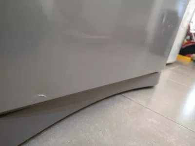 Heladera golpeada