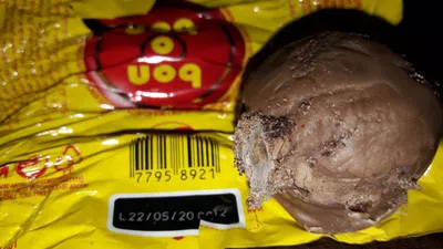 Bon o bon con apareaparente plástico y apariencia fea