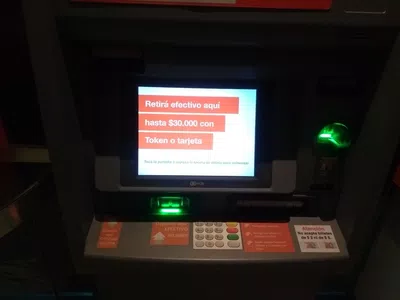 El cajero se tragó el dinero depositado