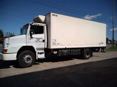 Busco trabajo para 6 camiones de 12 y 14 pallets con pala de carga