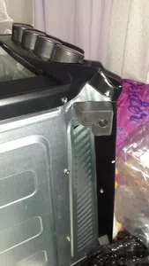 Horno gril abollado casi destruido