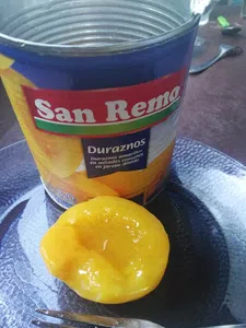 Producto enlatado con gusanos