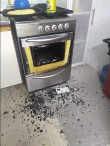 Explotó el vidrio del horno al mes de usar la cocina