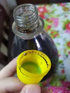 Restos pegados en la botella