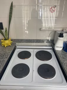 Pintura saltada en cocina