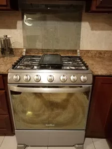 No compres la estufa mabe em7662cfix- horno muy deficiente. falsas promesas
