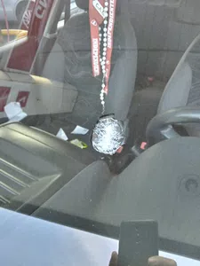 Destrucción del cristal parabrisas por una piedra