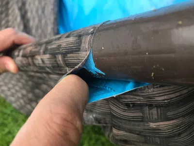 Se pegó la lona a los caños de bestway simil rattan