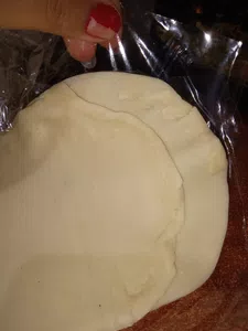 Tapas de empanadas pegadas y rotas