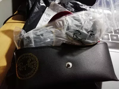 Pido un móvil y recibo unas gafas de sol