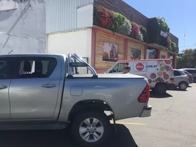 Que me recompensen asumiendo que el estacionamiento con guardia me daba segurida