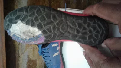 Botines messi una porqueria se le desprendio la suela quiero una solucion