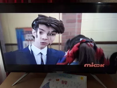 Tv 43" 4k roto