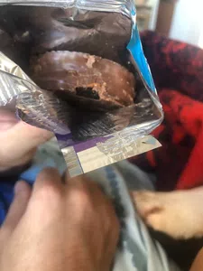 Alfajor milka , le falta un pedazo al borde