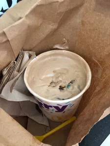 Pedido llego dañado, derretido y volcado