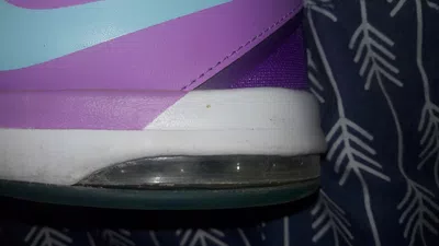 Necesito que me manden las mismas zapatillas que compré y en buen estado!!!!!