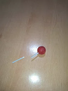 Mi hija casi se ahoga con un chupetin por el palito