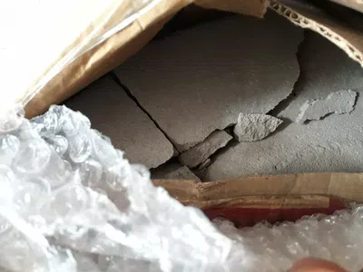 El correo maltrata los paquetes y ml se lava las manos. perjudicando mi bolsillo