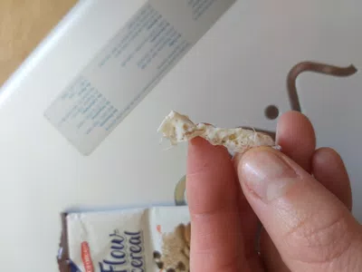 Se encontró en la barrita b de cereal un plástico