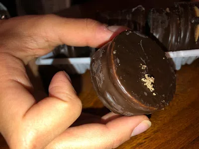 Gusanos en alfajor