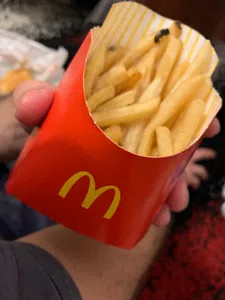 Había una abeja muerta en un paquete de papas fritas