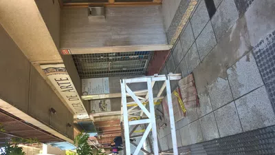 Tapar pozos y reparar acera
