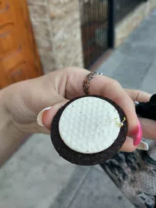 Galleta oreo con hongo dentro