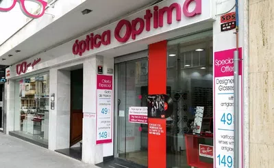 No cumplen los plazos de entrega  , ni lo comunican al cliente