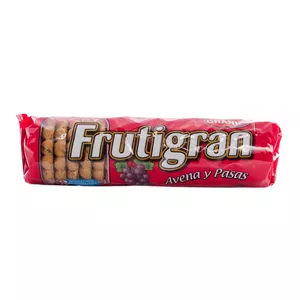 Pedazos de papel dentro de una galletita