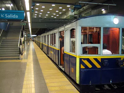 Que la periodicidad de la linea e sea mayor en horas pico