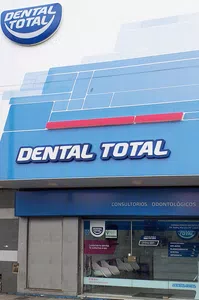 Pague mis implantes y dental total morón  no me lo hicieron