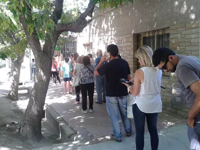 Reclamo por fila en mi vereda