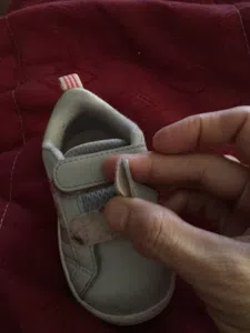 Zapatillas descosidas marca adidas